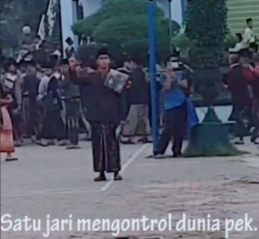 Satu jari mengontrol dunia.