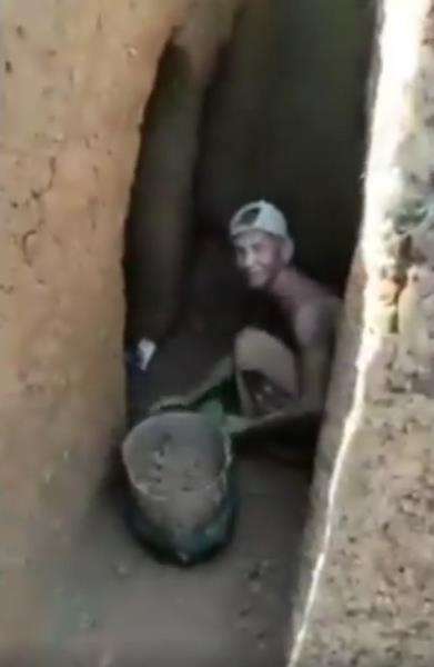 Kakek di Bone, Sulsel, bangun rumah bawah tanah sendirian.