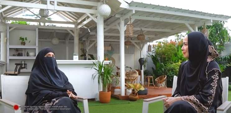 Umi pipik dan Venna Melinda Umi pipik dan Venna Melinda