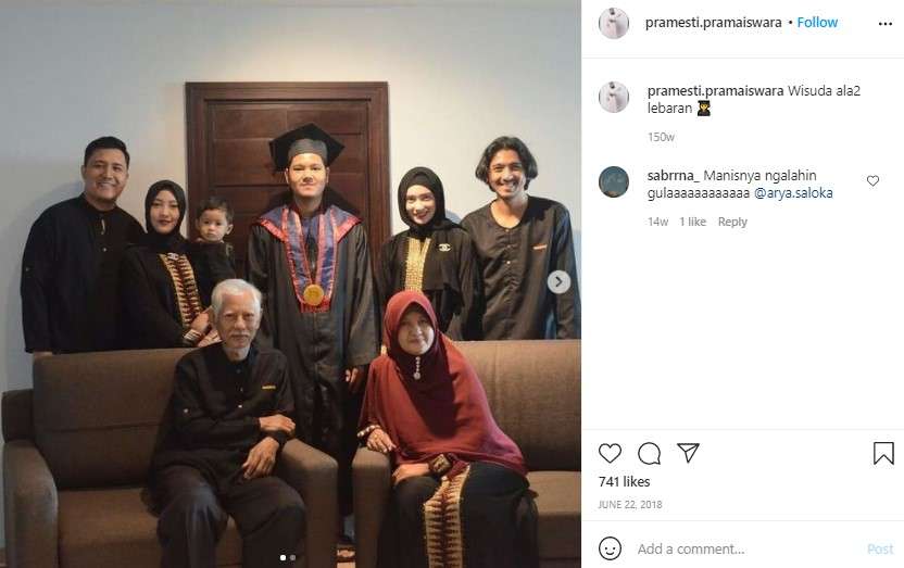 Potret kehangatan Arya Saloka dan keluarga
