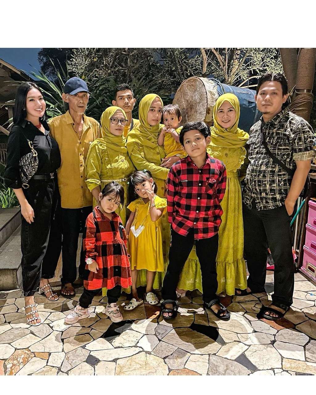 Potret keluarga Wika Salim