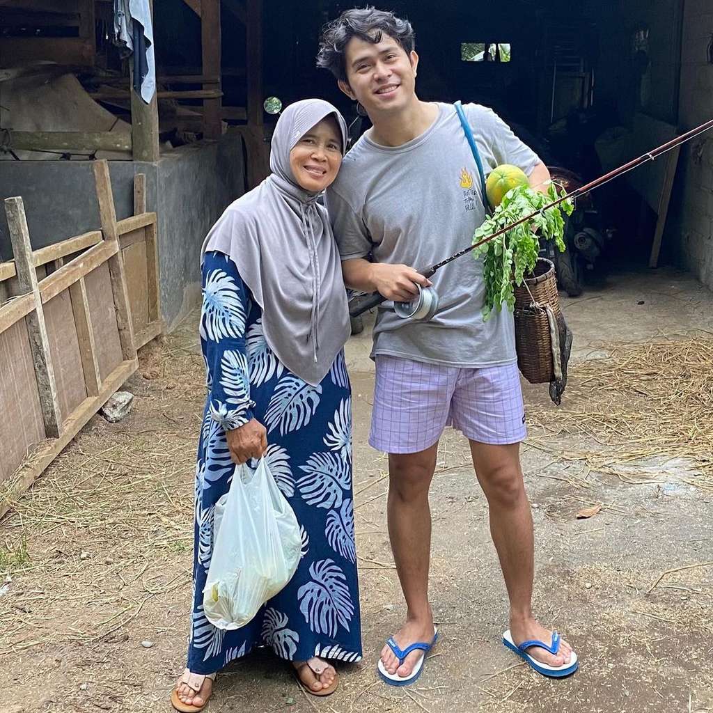 cakra khan bareng ibunda