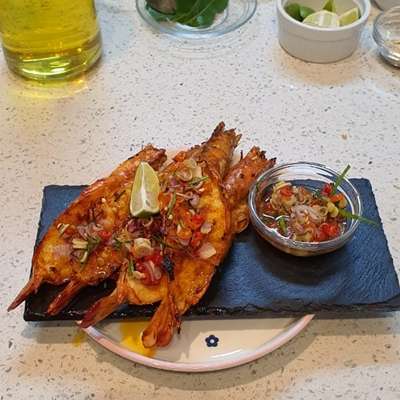 Udang Bakar Sambal Matah yang Dimasak dengan Minyak Kelapa Sawit