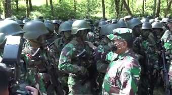 Prajurit Yonif 315/Garuda