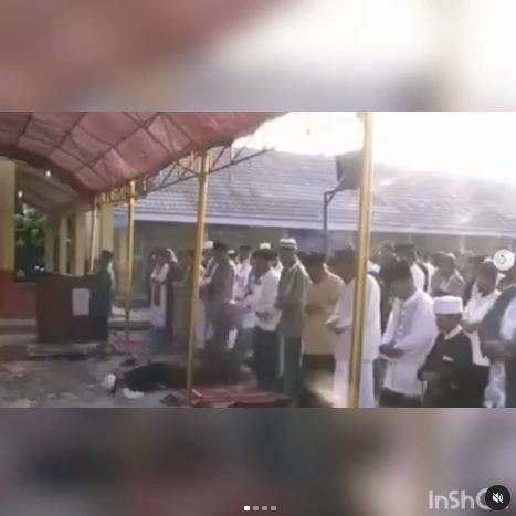 Bahkan, sampai ada yang jatuh