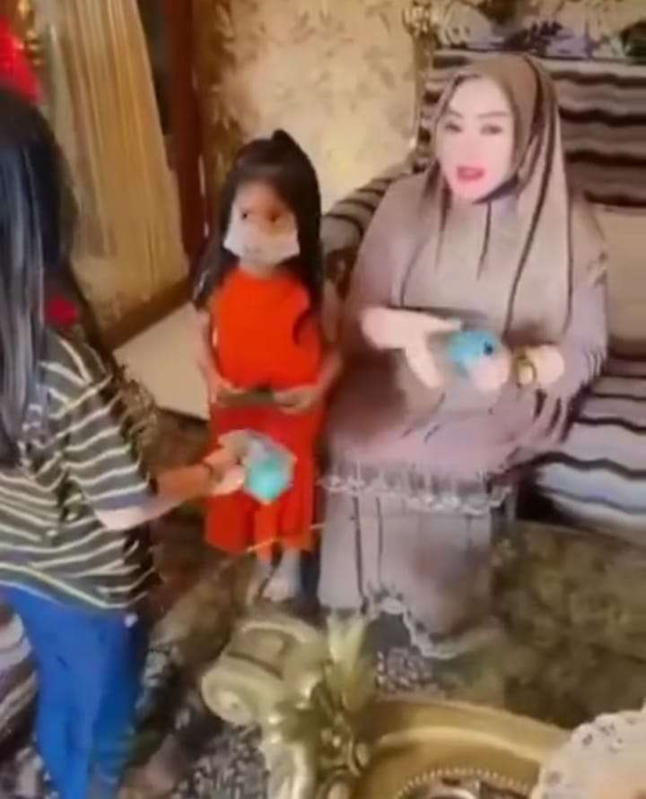 Bagi-bagi THR untuk Setiap Anggota Keluarga