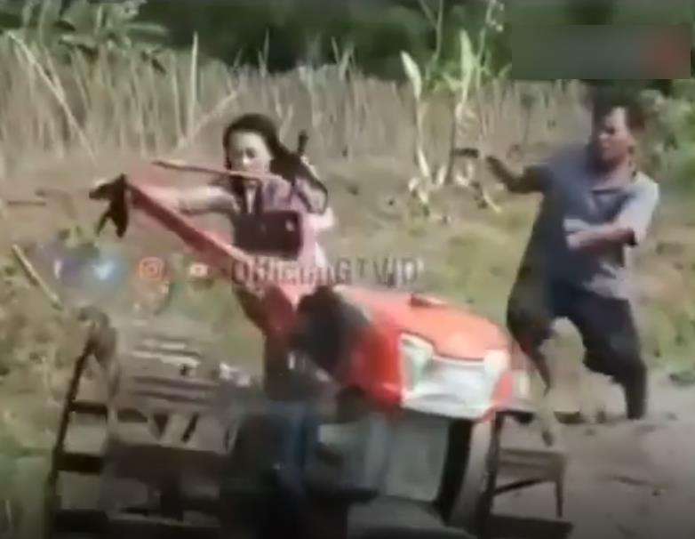Baru beberapa langkah sudah terlempar.