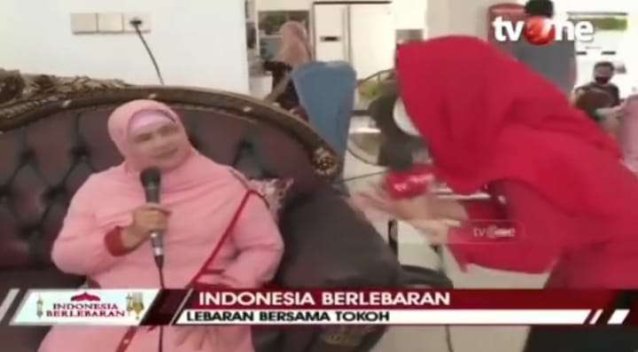 Reporter TV Hendak Mewawancarai Mama Dedeh