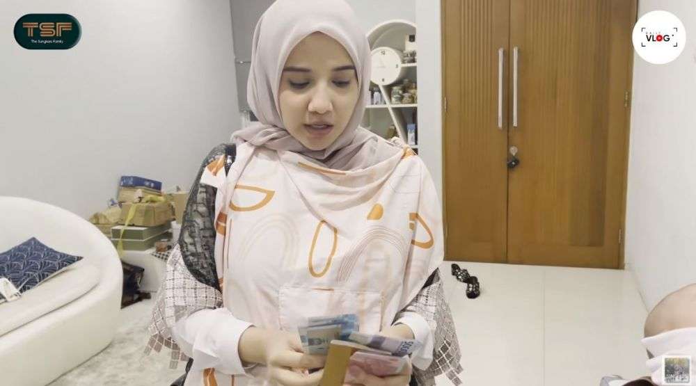 Dapat THR Lagi dari Shireen Sungkar