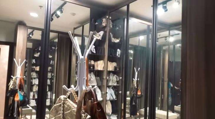 Ruang wardrobe Ashanty
