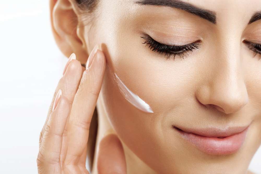 Memakai Produk Anti Aging