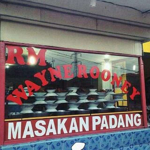 Wah, Wayne Rooney bisa makan nasi Padang gratis nih!