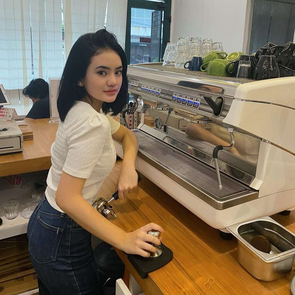Warung Kopi Janis Preman Pensiun Warung Kopi Janis Preman Pensiun