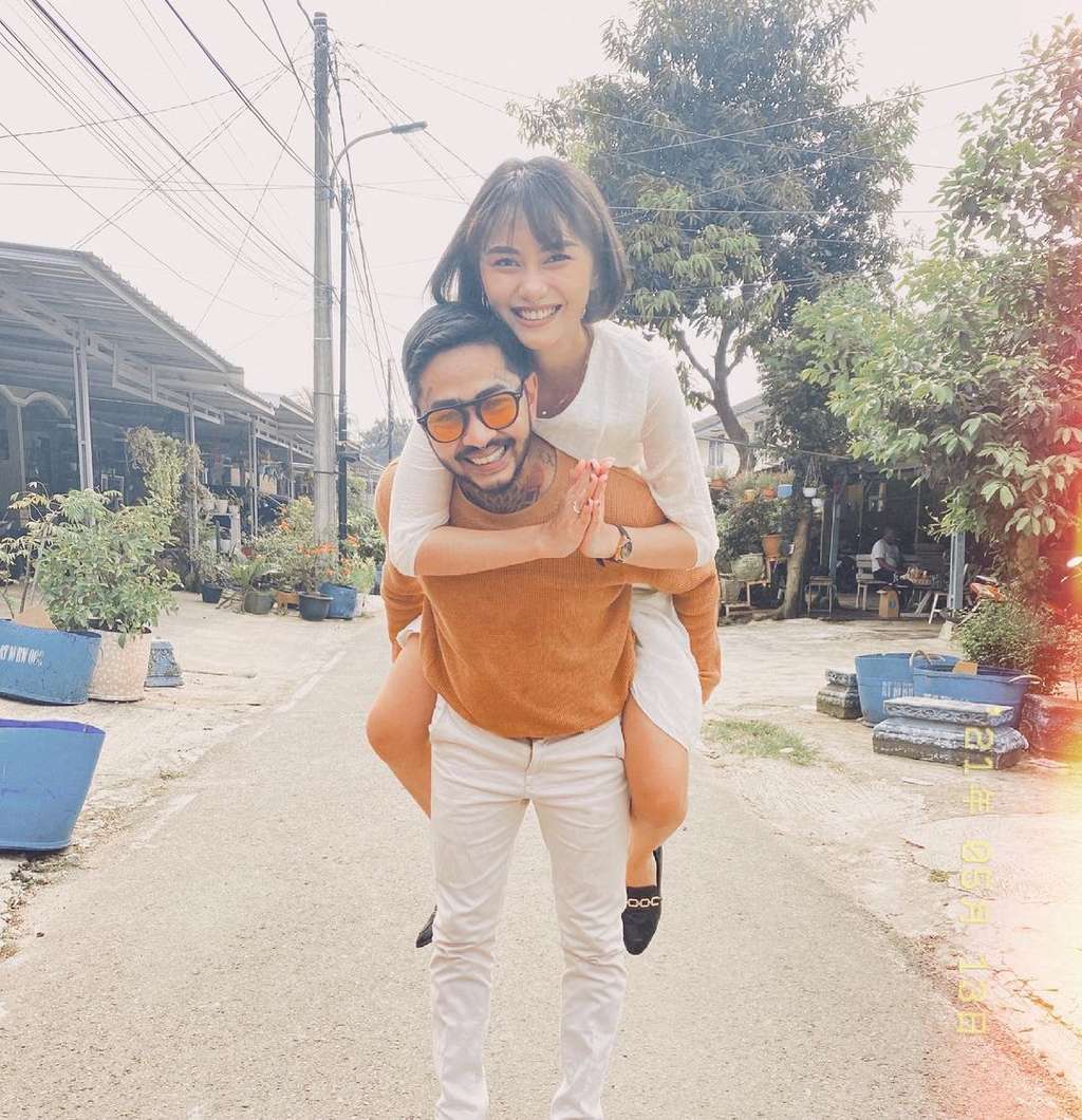 Onadio Leonardo  dan istrinya Beby Prisillia