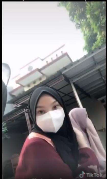 Cewek perumahannya cantik semua.