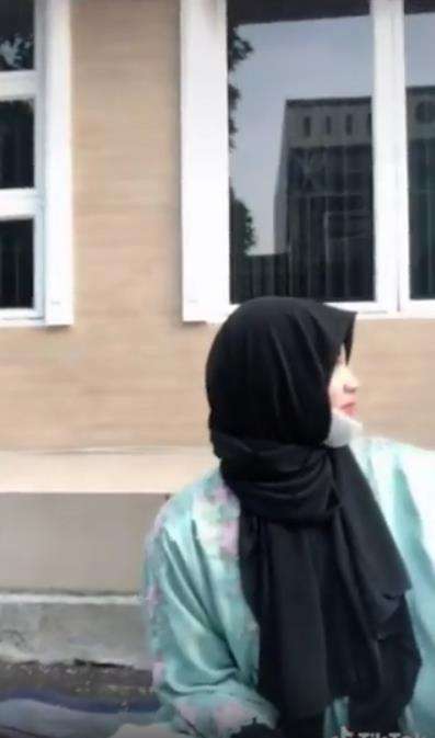 Banyak yang kepo mau tahu alamat kompleks perumahannya.