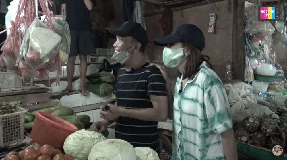 Ayu Berburu Bahan-bahan dengan Sang Ayah