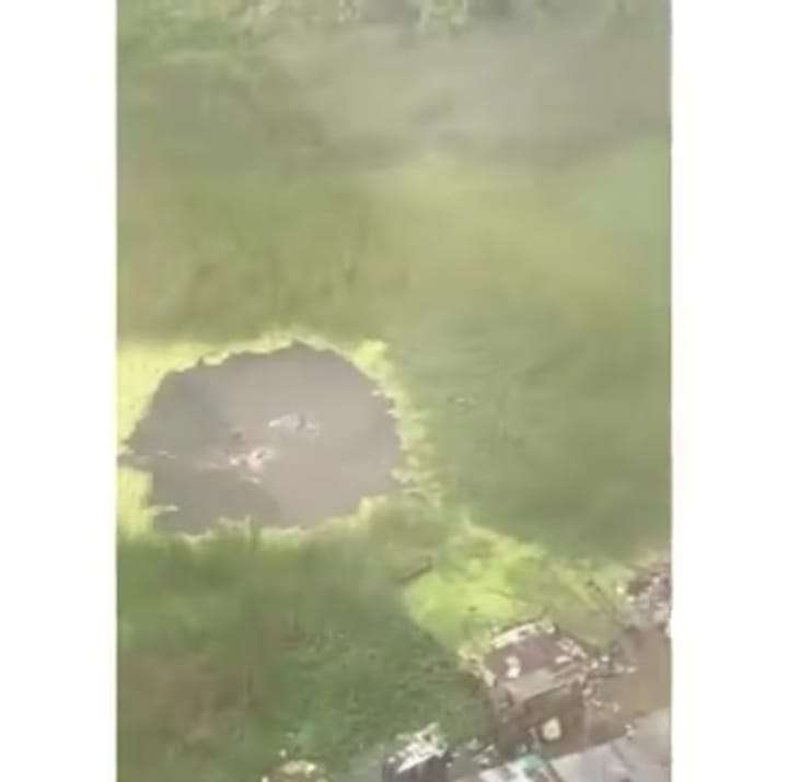 Kolam di Tengah Tanah Lapang Berumput