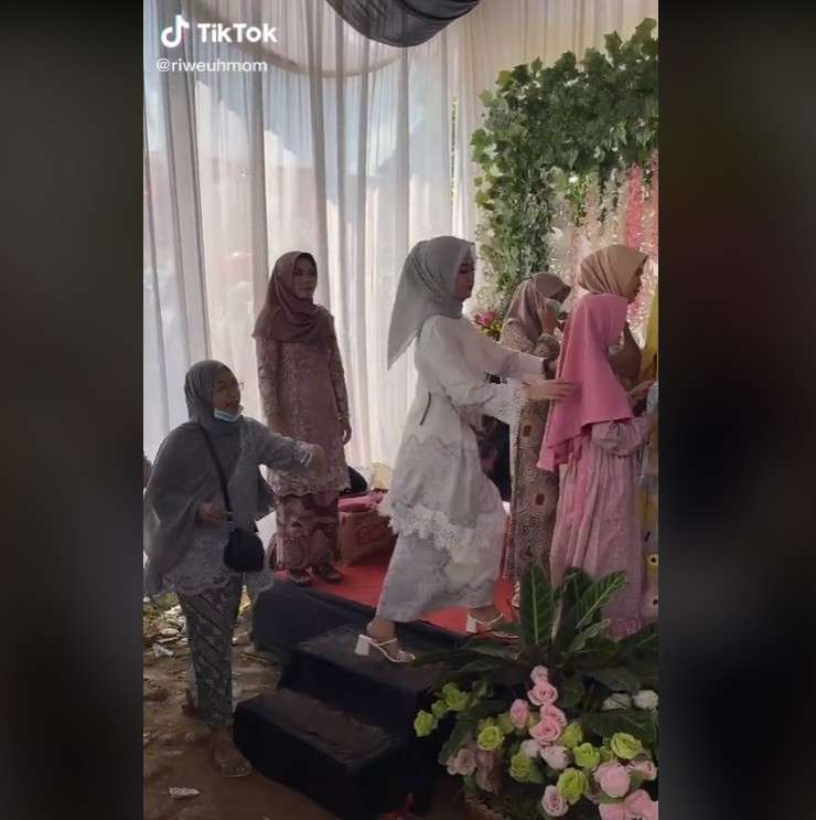 cewek joget tiktok cewek joget tiktok