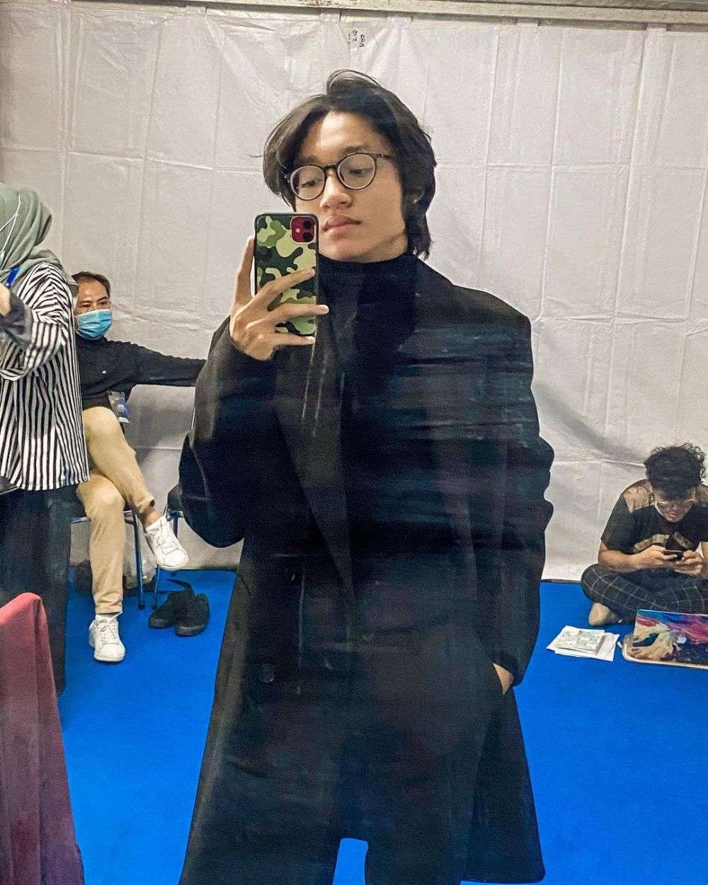 Makin Kece dengan Outfit Serba Hitam