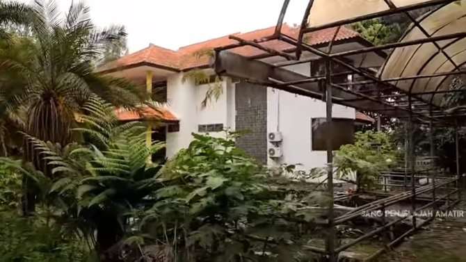 Rumah mewah terbengkalai Rumah mewah terbengkalai