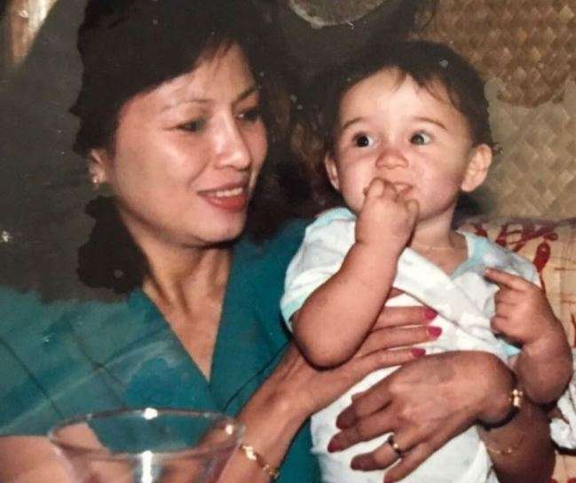 Julie Estelle dan Sang Ibu