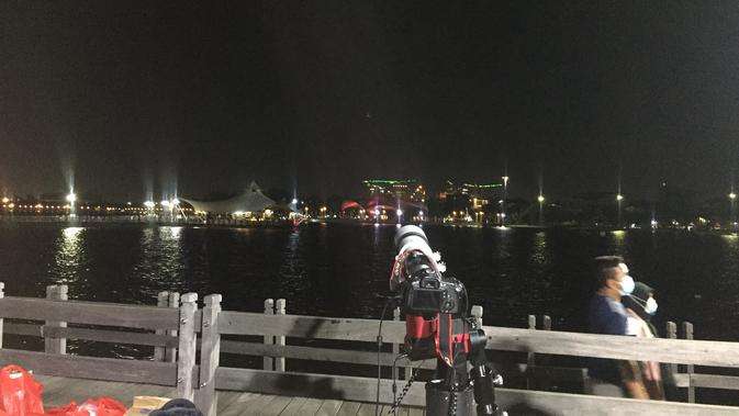 Gerhana Bulan terlihat di Ancol