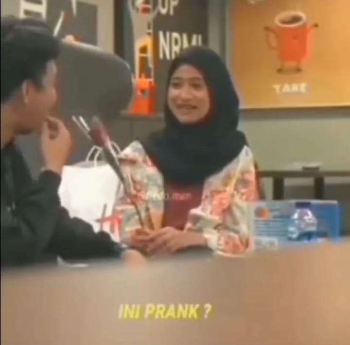 Pria Nembak Wanita