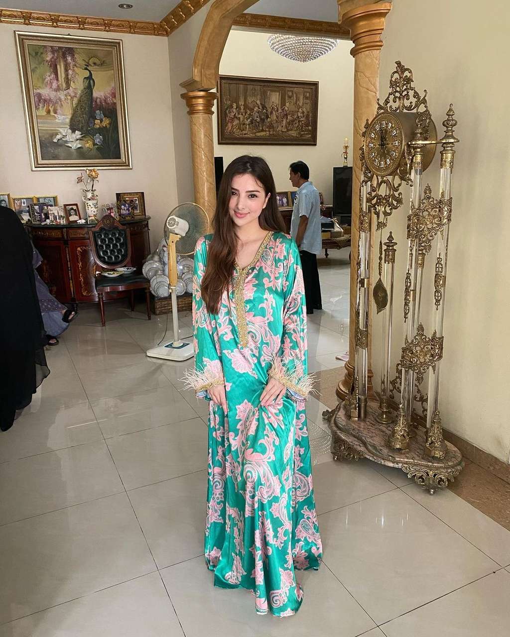 Sepupu Zaskia Sungkar, Sarah Samantha