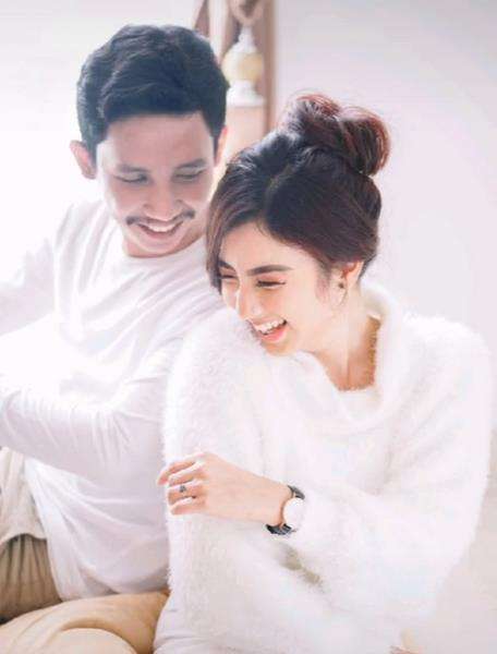Brondong itu ternyata adalah menantunya.