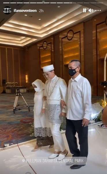 Ifan Didampingi Kedua Orang Tuanya