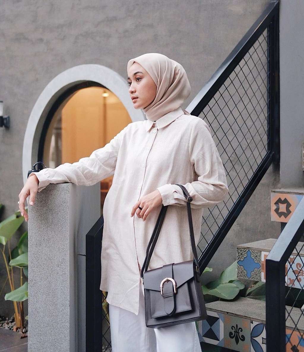 Padu-padan Tunik ala Alifia Diannisa
