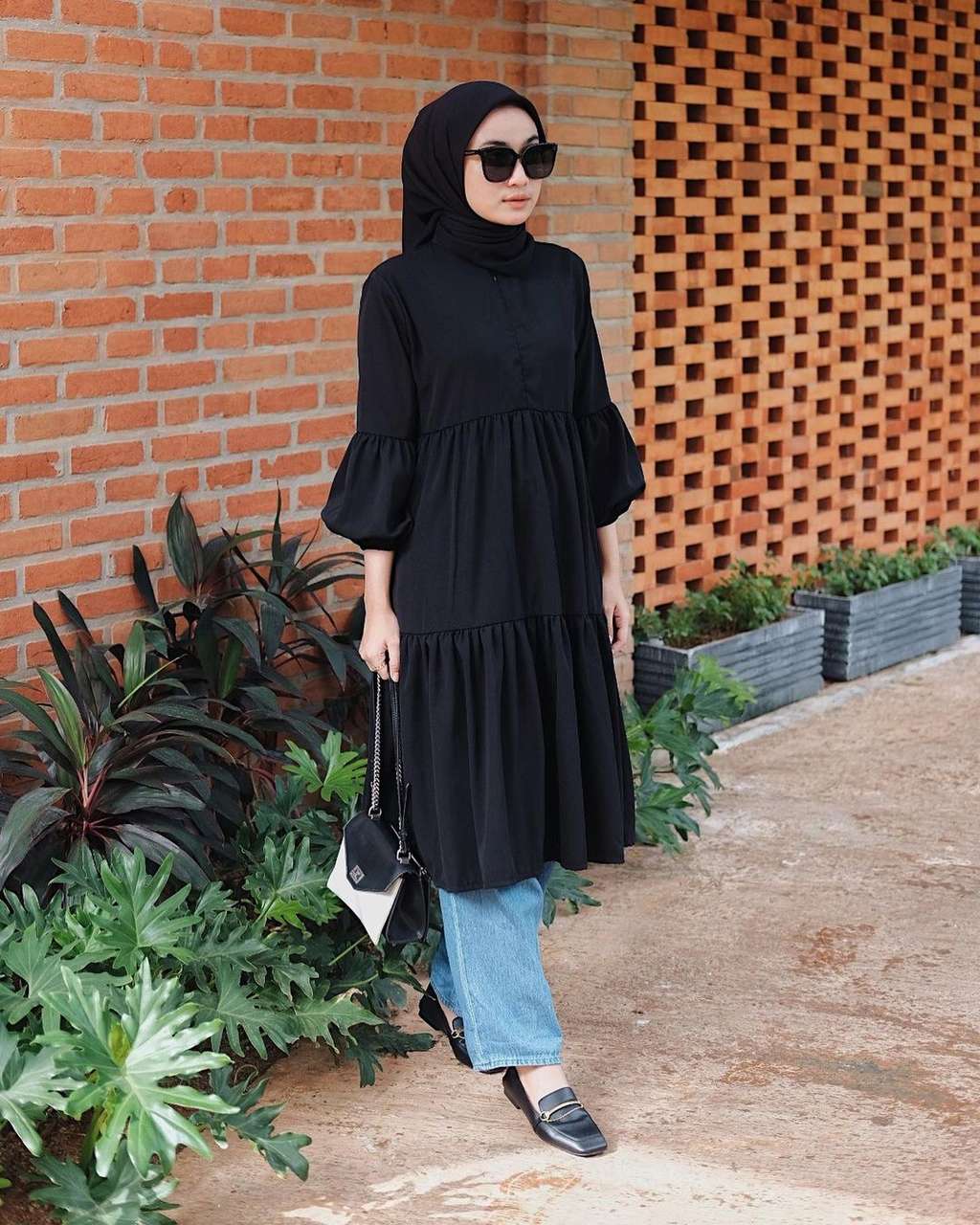 Padu-padan Tunik ala Alifia Diannisa