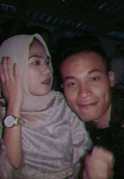 Awalnya sang pacar tidak sadar ceweknya dilecehkan.