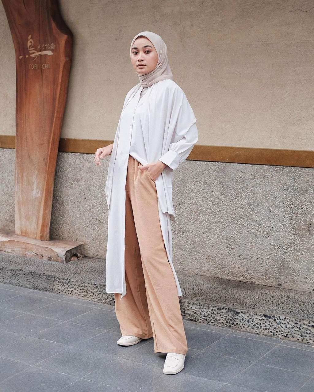Padu-padan Tunik ala Alifia Diannisa