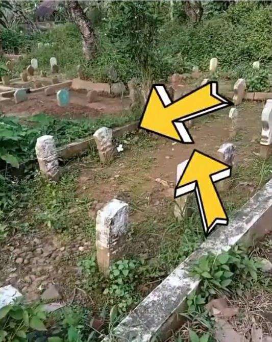 Penampakan makam sang Pangeran Dangdut Abiem Ngesti yang tidak terawat.
