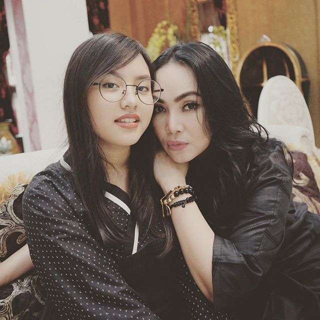 Naja, Putri Vokalis Band Gigi