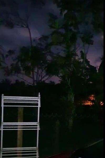 Dipanggil makhluk halusnya tidak muncul-muncul.
