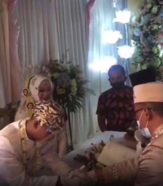 Ijab qabul pasangan unik di Banyumas.