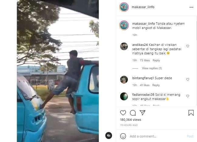 Nyetut angkot yang mogok.