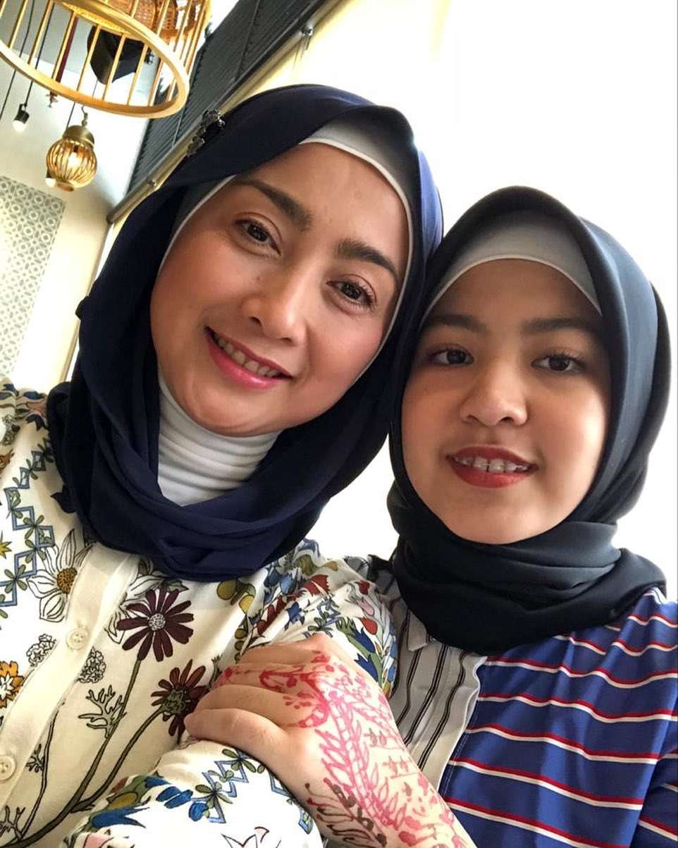Desy Ratnasari dan Putrinya