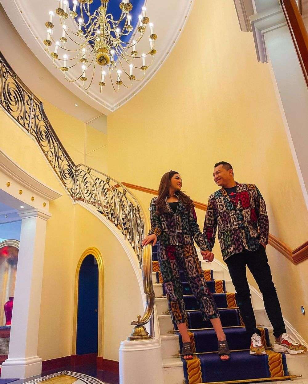 Tampil Elegan dengan Outfit Kembar