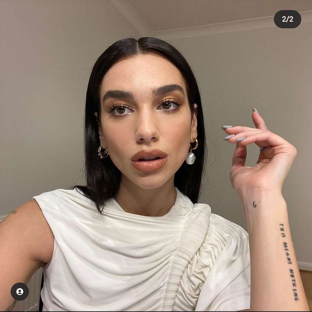 Gaya Makeup Dua Lipa