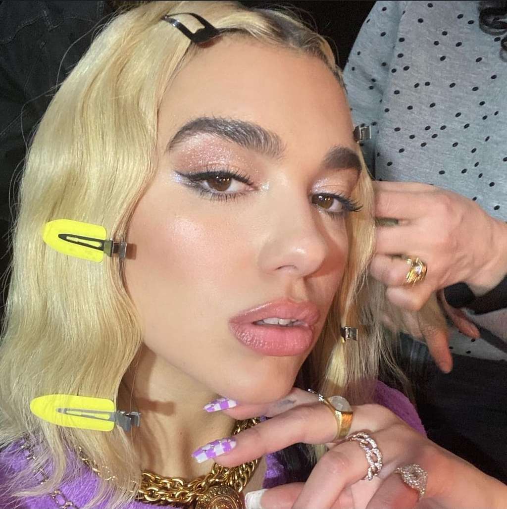 Gaya Makeup Dua Lipa