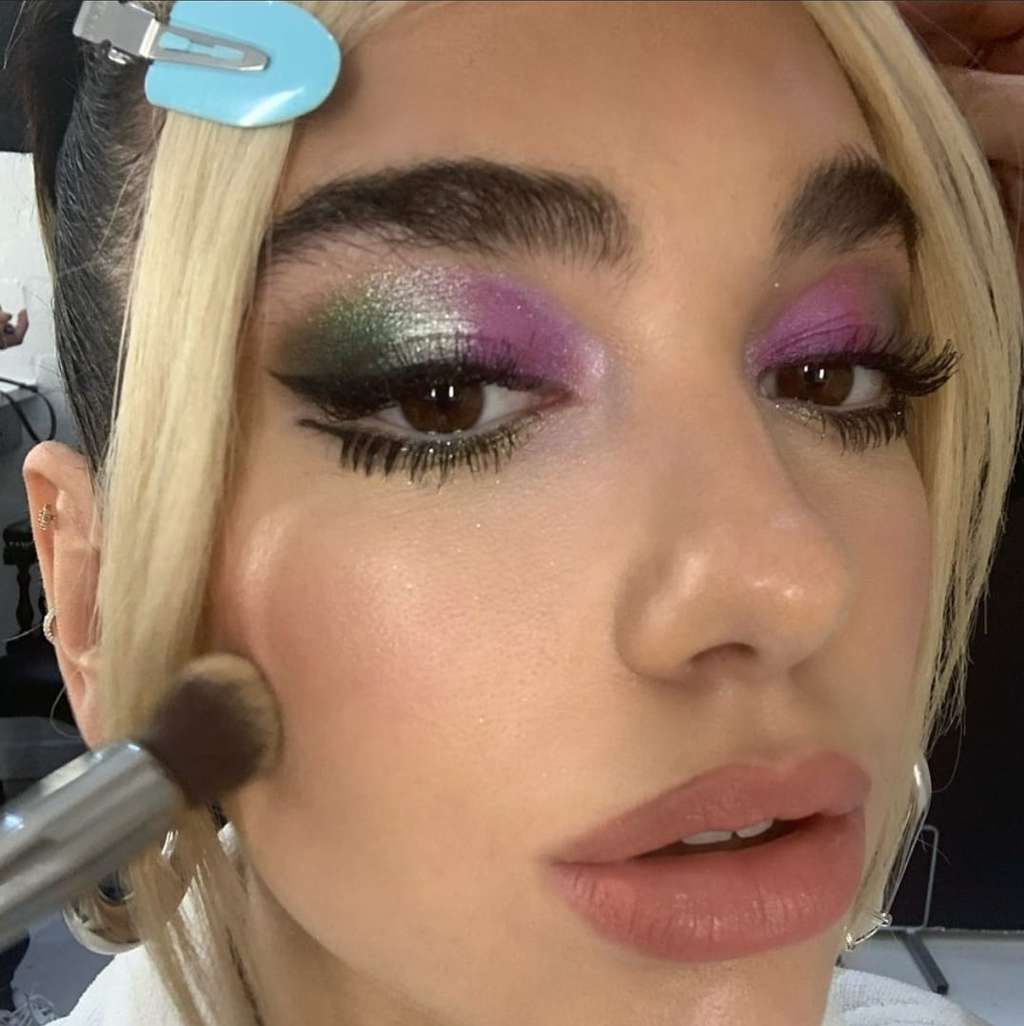 Gaya Makeup Dua Lipa