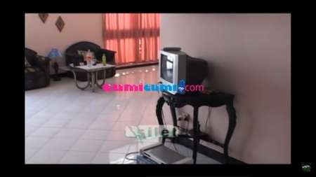 Di Ruang Tamu Ada TV Kecil dan DVD
