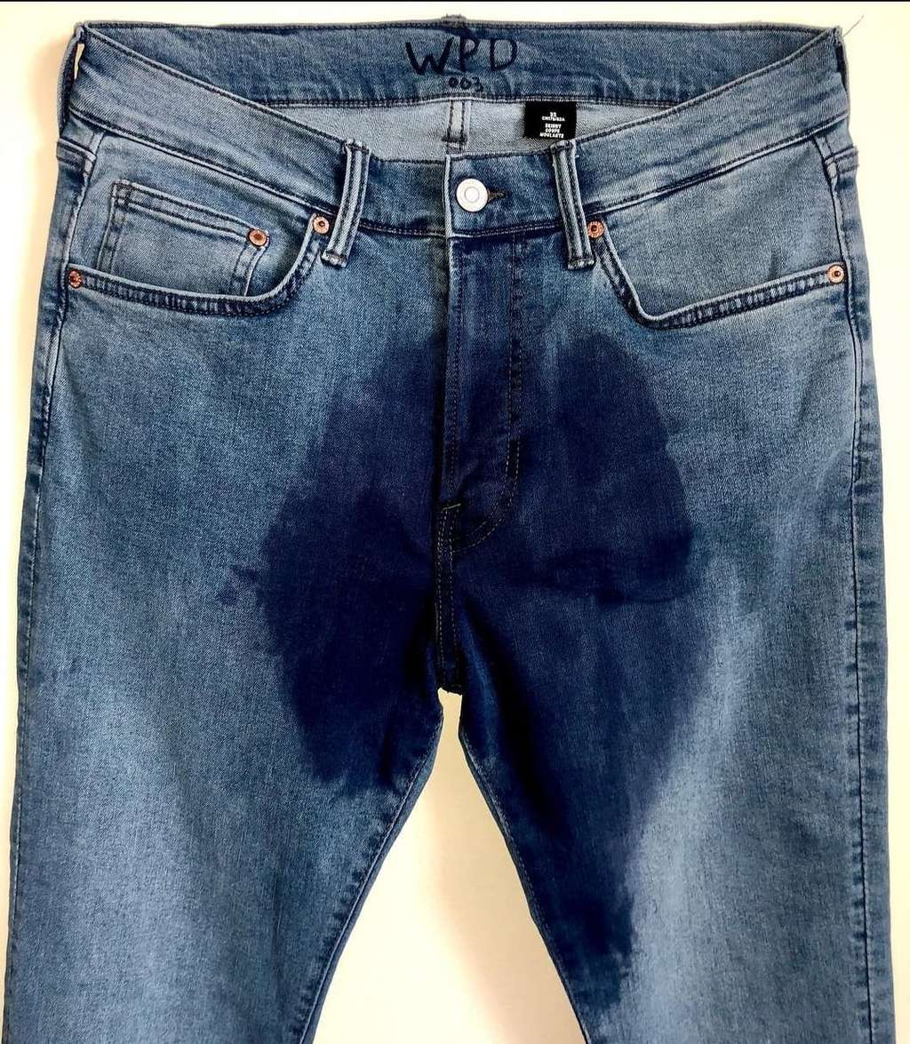 Celana dengan desain unik dari Wet Pants Denim