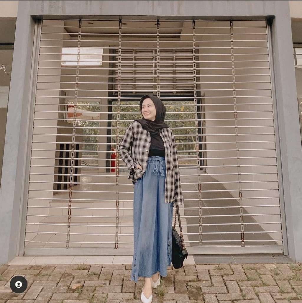 Padu Padan Kulot Denim Selebgram Diyanah Nurmalasari
