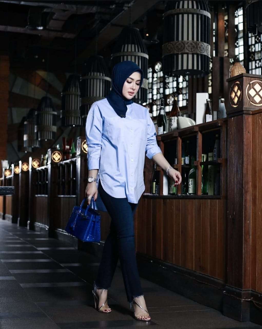 Padu Padan Celana dan Kemeja Ala Syahrini