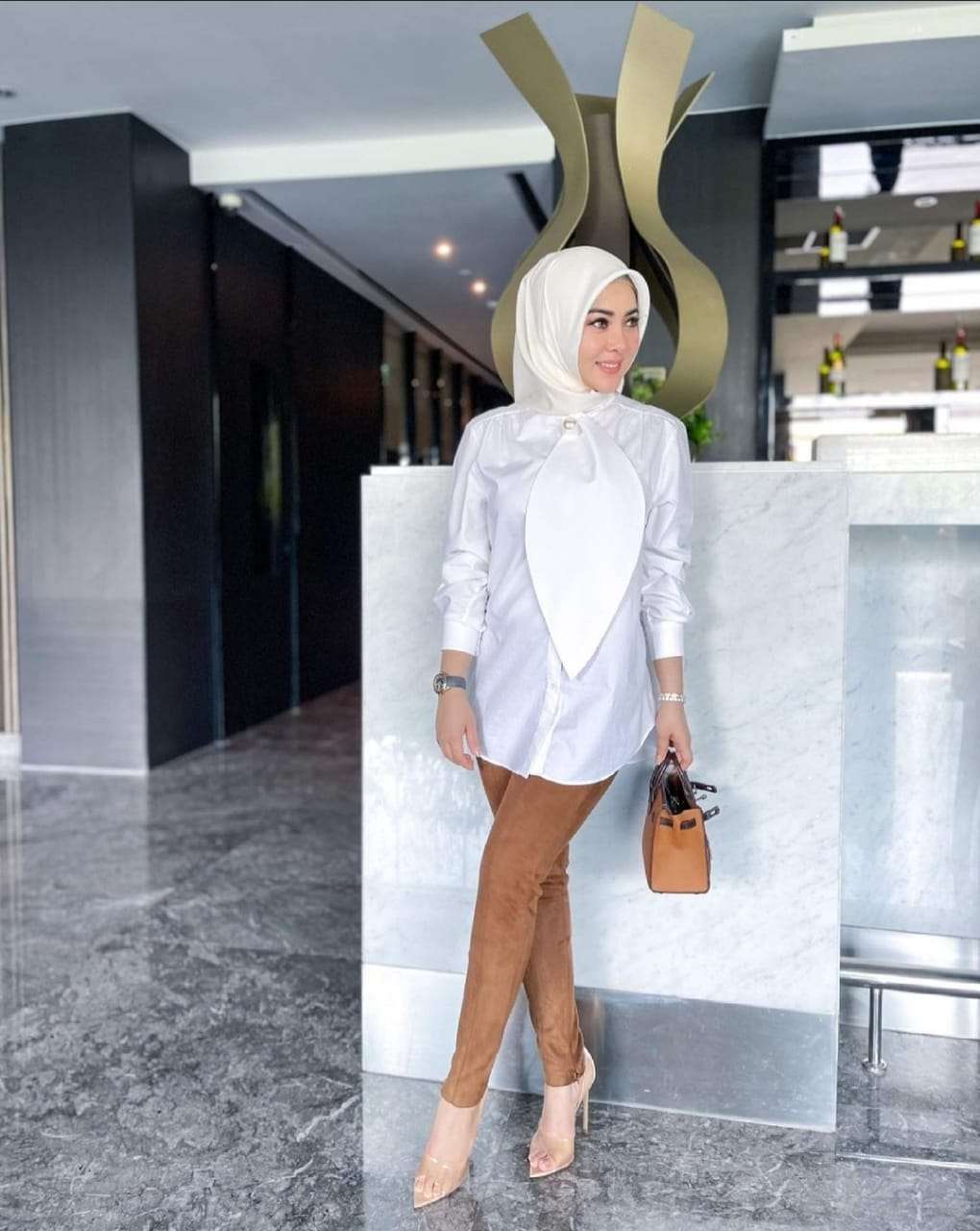 Padu Padan Celana dan Kemeja Ala Syahrini